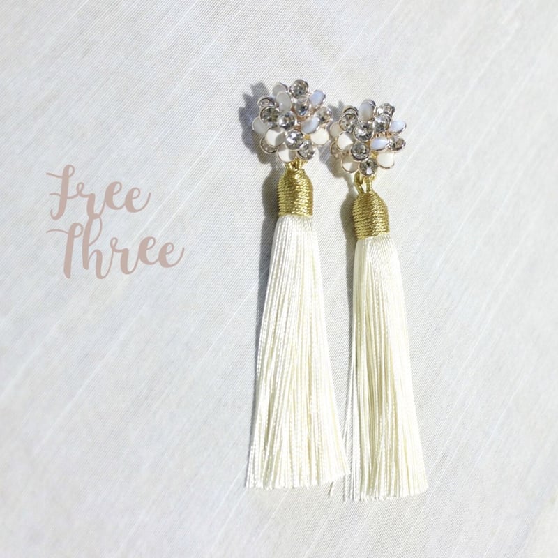 結婚式 ロングホワイトタッセルイヤリング ピアス | Free Three
