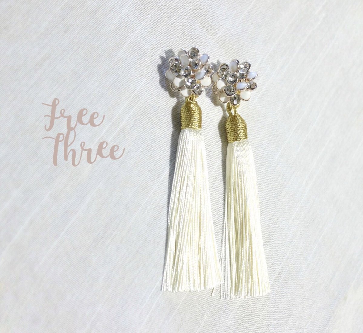 結婚式 ロングホワイトタッセルイヤリング ピアス | Free Three