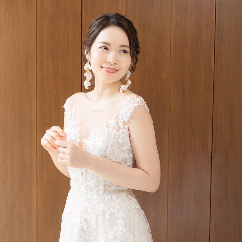 結婚式 大ぶり 花びら ホワイト×ゴールドフラワーペタルピアスor