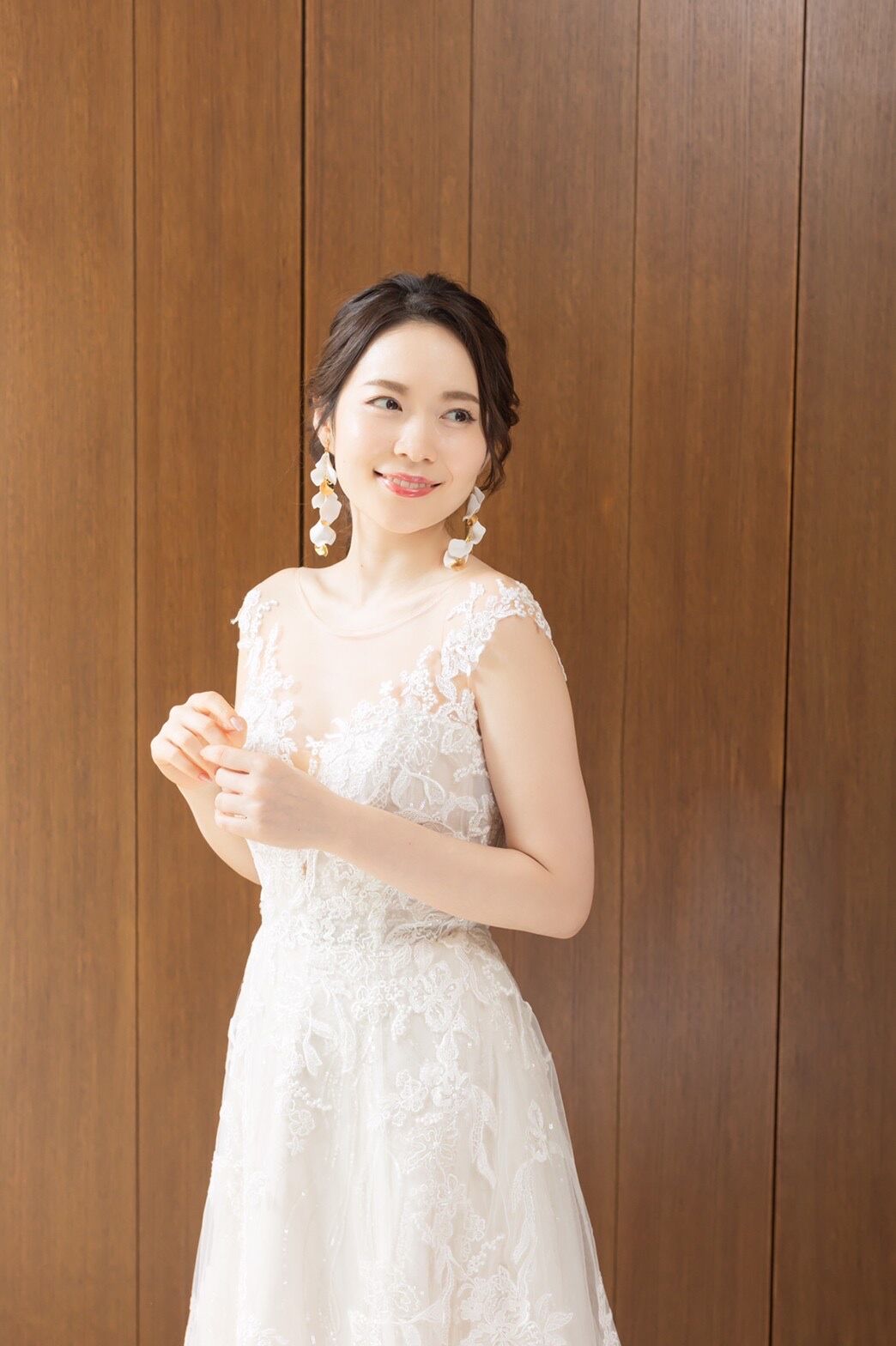 結婚式 大ぶり 花びら ホワイト×ゴールドフラワーペタルピアスor