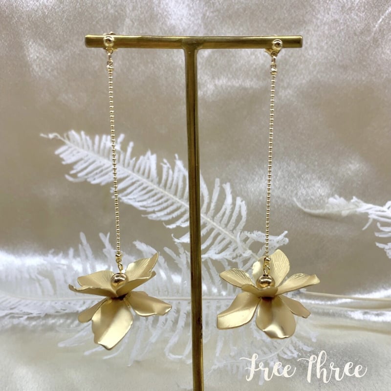 結婚式 マットゴールド 花びら フラワー ゆらゆら ウエディング