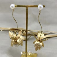 結婚式 マットゴールド パール 花びら フラワー ゆらゆら ウエディング ブライダル ピアス イヤリング