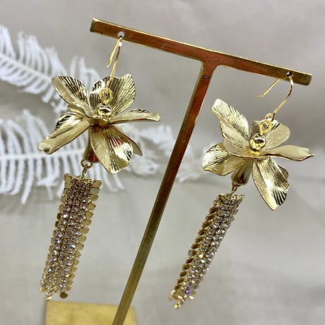 結婚式 ゴールド フラワー ゴールドチャーム イヤリング or ピアス ゴールド 大ぶり 花嫁  ブライダル  タッセル
