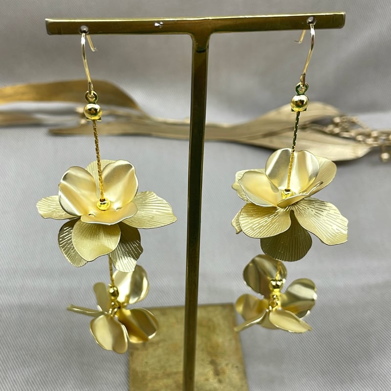 結婚式 マットゴールド 花びら フラワー ゆらゆら ウエディング 花嫁