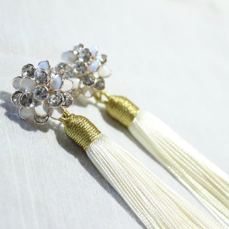 結婚式 ロングホワイトタッセルイヤリング ピアス | Free Three