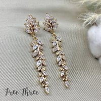 結婚式 キュービックジルコニアとロングリーフチャームのピアスorイヤリング