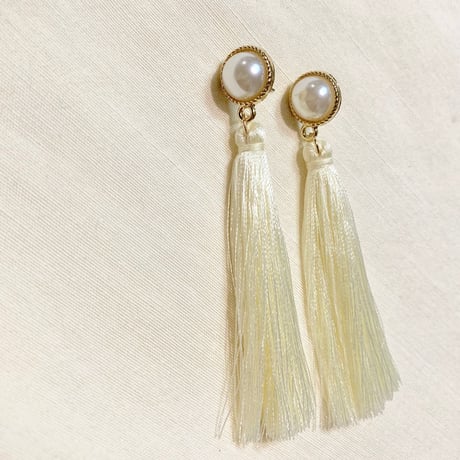 結婚式 お呼ばれにもパールとロングタッセルのピアス