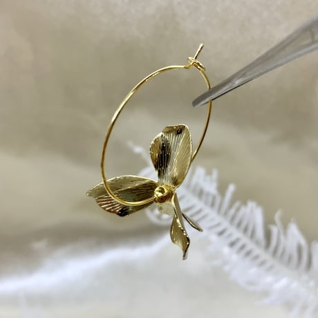 結婚式 ゴールドフラワーフープピアス 大ぶりゴールド  フラワー フープ ブライダル ウエディング 花嫁