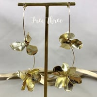 結婚式 ゴールド 花びら フラワー ゆらゆら ウエディング ブライダル ピアス イヤリング