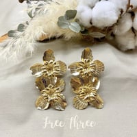 結婚式 大振りゴールドWフラワーピアスorイヤリング