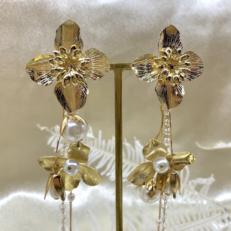 結婚式 大ぶりゴールドWフラワーピアスorイヤリング | Free Three