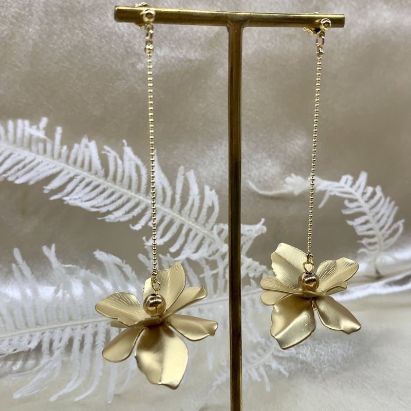 結婚式 マットゴールド 花びら フラワー ゆらゆら ウエディング