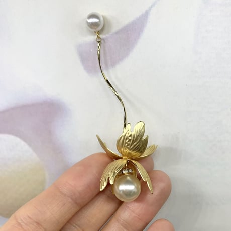 結婚式 マットゴールド パール 花びら フラワー ゆらゆら ウエディング ブライダル ピアス イヤリング