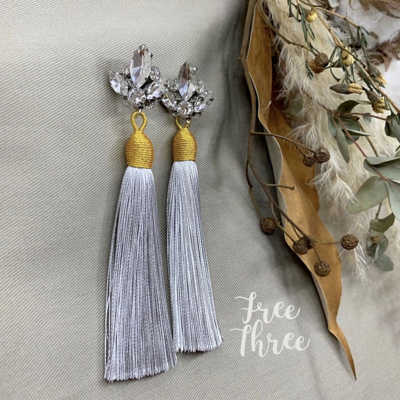 結婚式 グレーロングタッセルイヤリングorピアス | Free Three