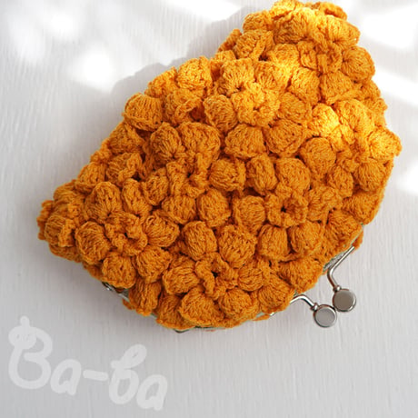 ばあば作、ポピーパフ編みのがま口 （oranssi・C1682）