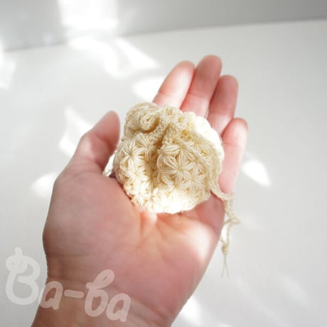 ばあば作、細かいリフ編みの豆巾着（藤黄・KPPPR2）