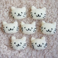 ✜ シロ編みぐるみのタグ(=^╹ܫ╹^=)