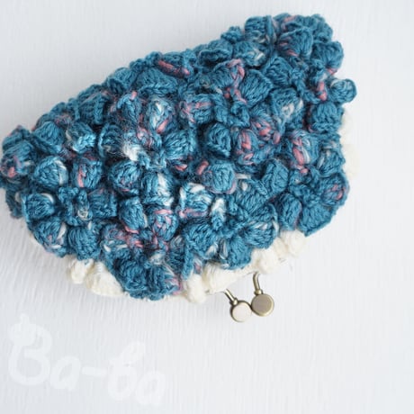ばあば作、ポピーパフ編みのがま口（fiore blu・C1510）