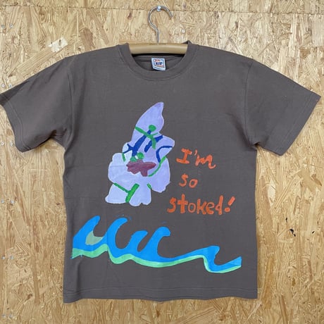 一点モノTシャツ-波と一緒にお花が浮いてる