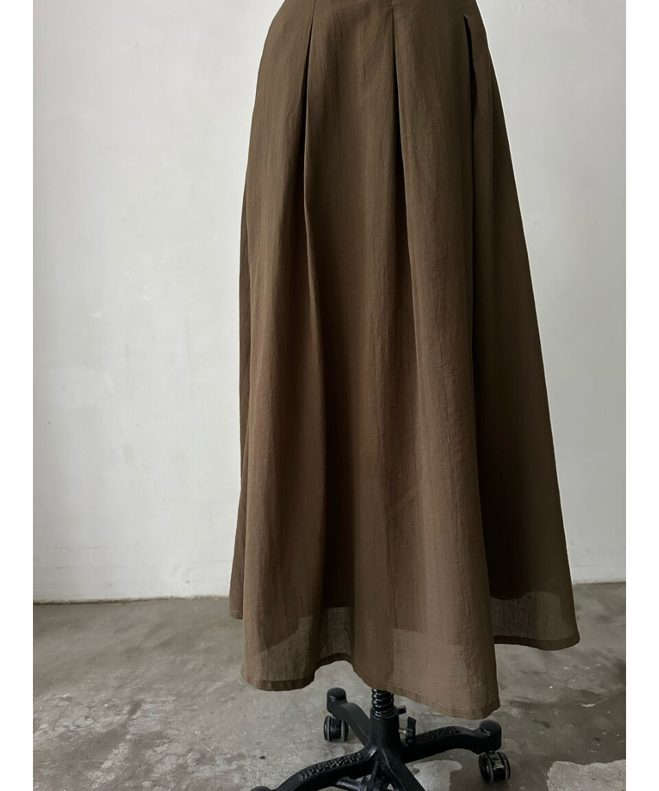 light tuck flare skirt | célon