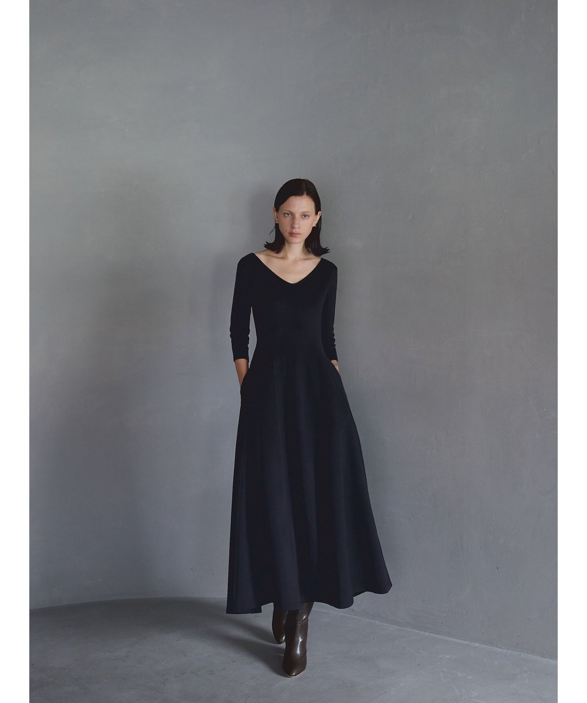 sleeveless silhouette dress