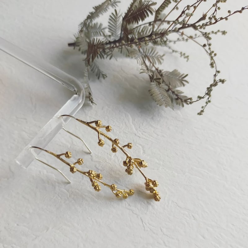 ミモザのピアス | 植物アクセサリー Sentier