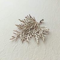 桧葉のペンダントトップ