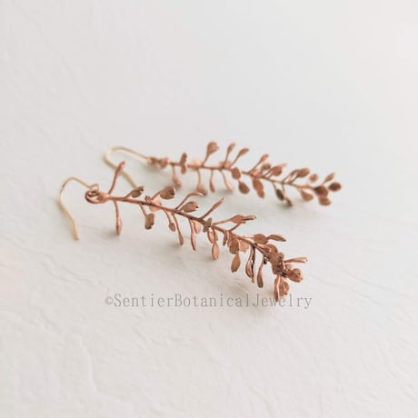 ぺんぺん草のピアス
