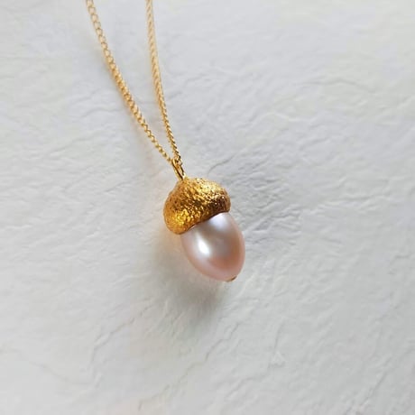 24k Gold-Dipped どんぐりのネックレス（ピンク）