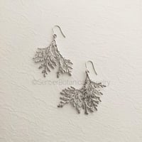 桧葉のピアス
