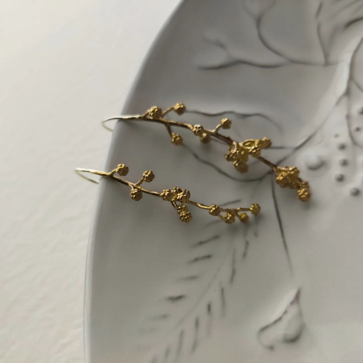 ミモザのピアス | 植物アクセサリー Sentier