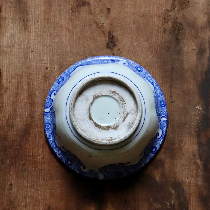 古い染付印判もの 大きめのどっしりした深鉢です 果物を盛っても お花