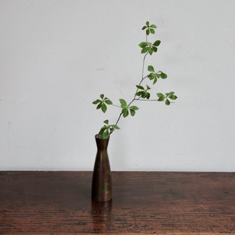 銅の花瓶