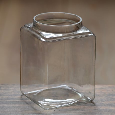 四角いガラス瓶