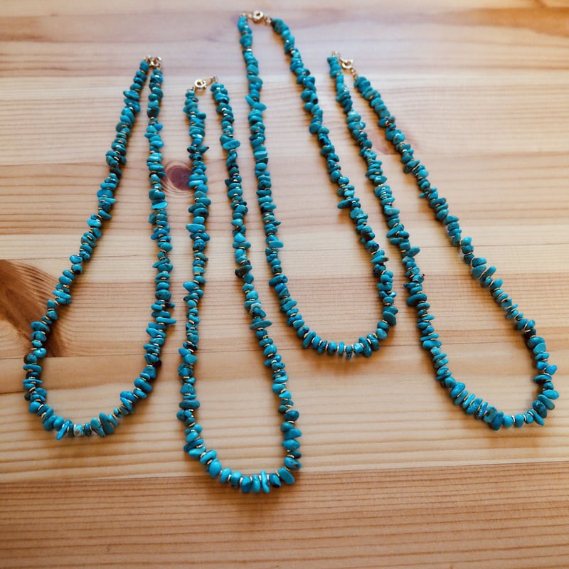 38.最高級ターコイズとゴールドチップのエキゾチックネックレス | Tafra