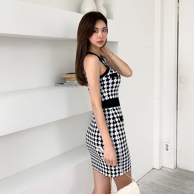 【試着のみ新品】TORUGATOノースリーブ ミニワンピース 千鳥格子 ニットワンピース ノースリーブ ワンピース. ドレス