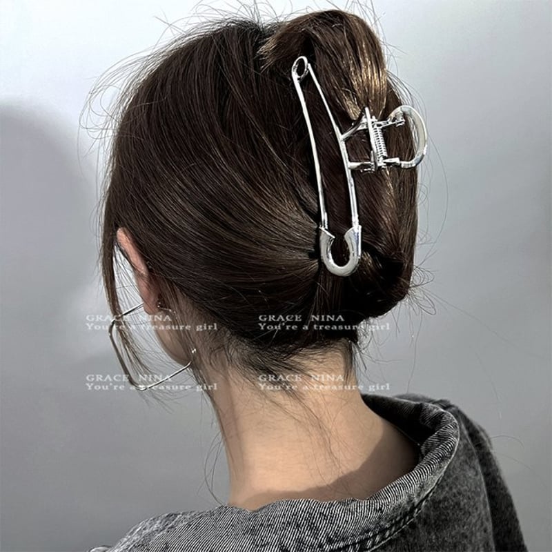 グレーとシルバーのヘアクリップ 16個パック】 三角 穴あき ヘアクリップ 【シルバー 色、長さ