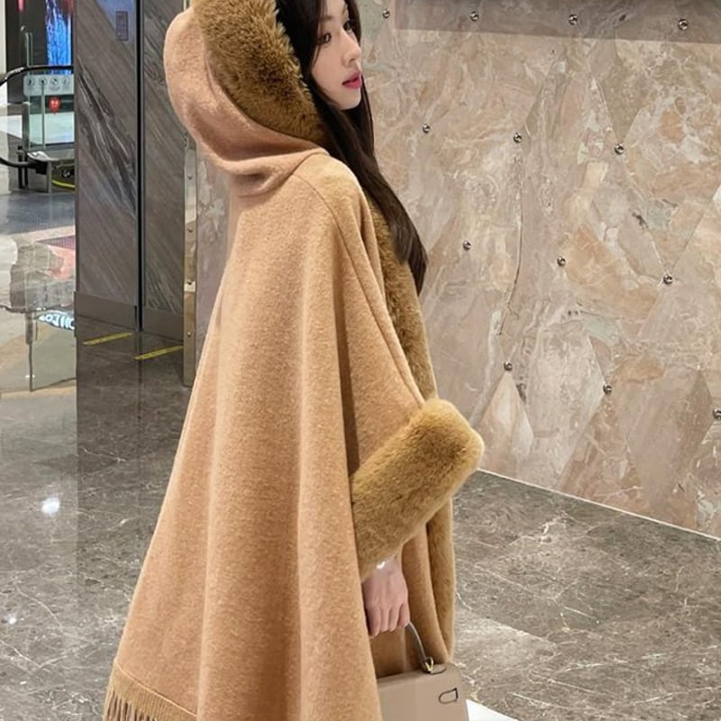 EMBA ベージュ ファー付き ケープコート PG200