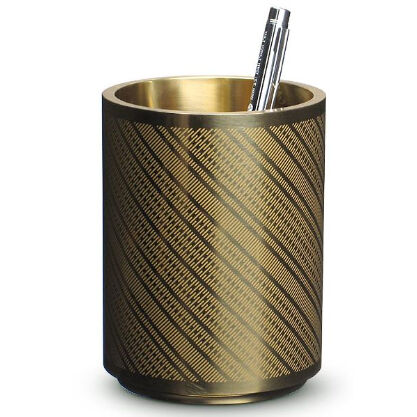 銅 細工  真鍮ですそろペン立てです   工芸品 美術品 置物 銅 細工 真鍮ですそろペン立てです 工芸品 美術品 置物