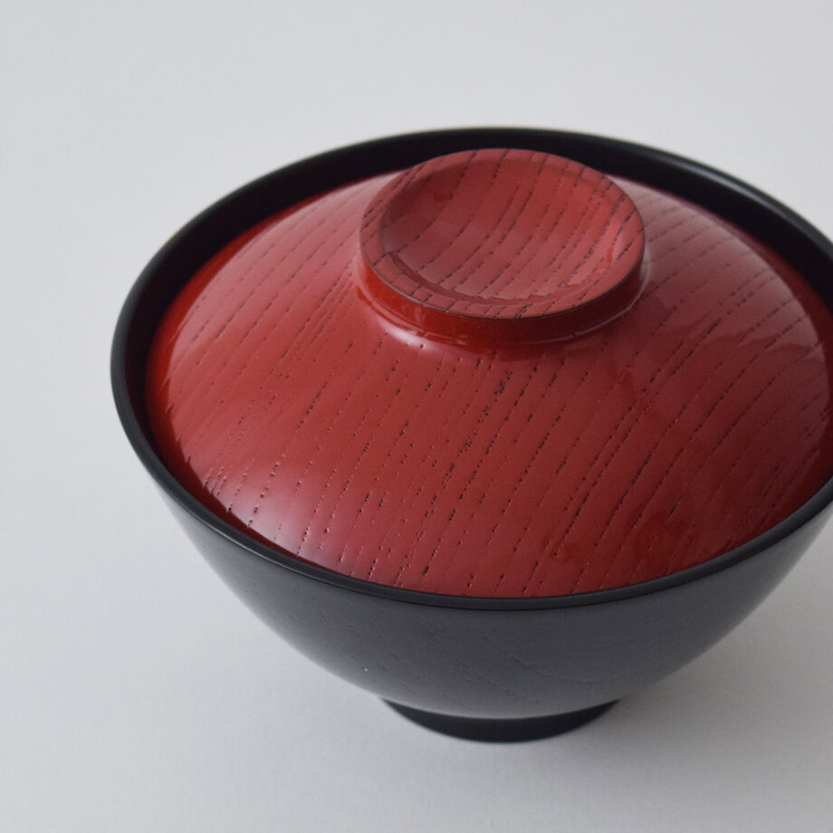 YANAGI DESIGN 柳宗理蓋付き煮物椀　目弾き小 蓋赤、本体黒 fit=scale-down,w=1200