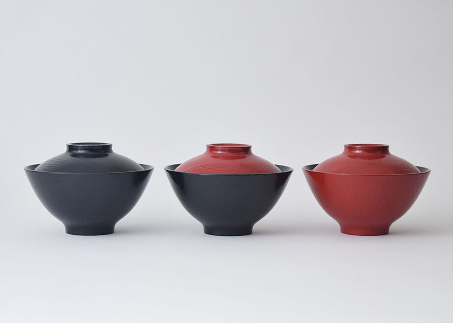 YANAGI DESIGN 柳宗理蓋付き煮物椀　目弾き小 蓋赤、本体黒 柳漆椀 目弾き大 | Yanagi-Shop