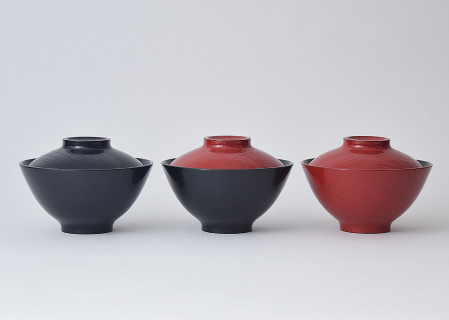 YANAGI DESIGN 柳宗理蓋付き煮物椀　目弾き小 蓋赤、本体黒 柳漆椀 目弾き小 | Yanagi-Shop