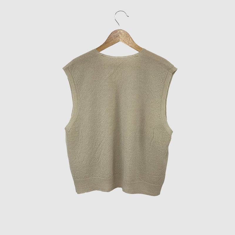 ウールVネックベスト 【軽くてやわらか】縮絨加工 | (有)佐藤ニット