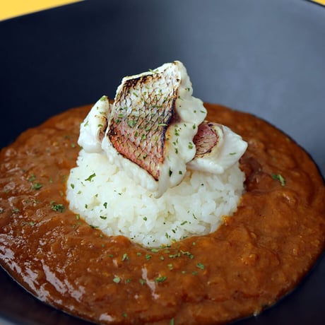 パッケージリニューアル！！天然鳴門鯛カレー　鯛の出汁たっぷりのコク旨