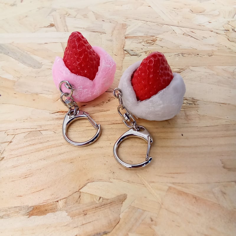 新品 モフサンド ふわもこワッペンキーホルダー いちごにゃん イチゴ