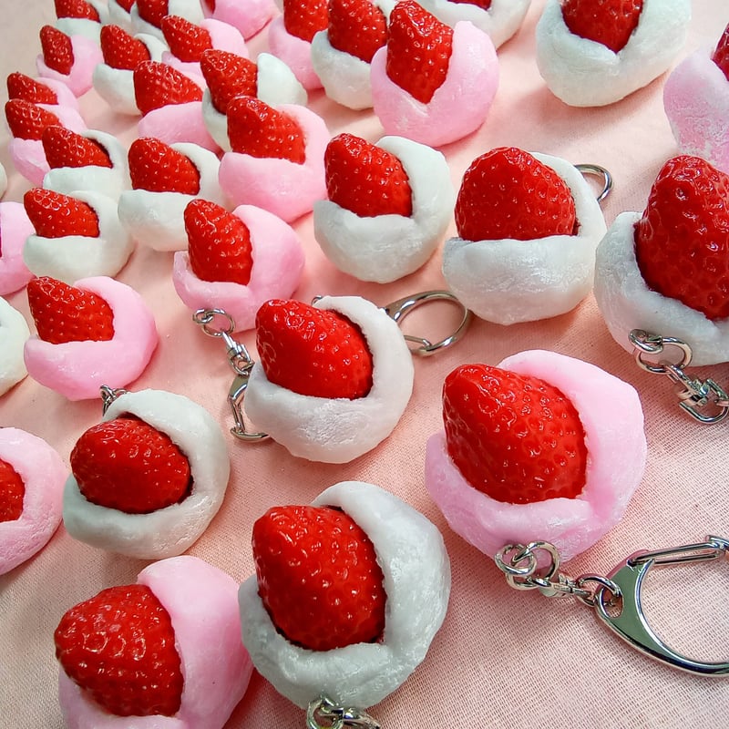いちご大福のキーホルダー♬ 『紅白2個セット』 | odawarasample's STORE