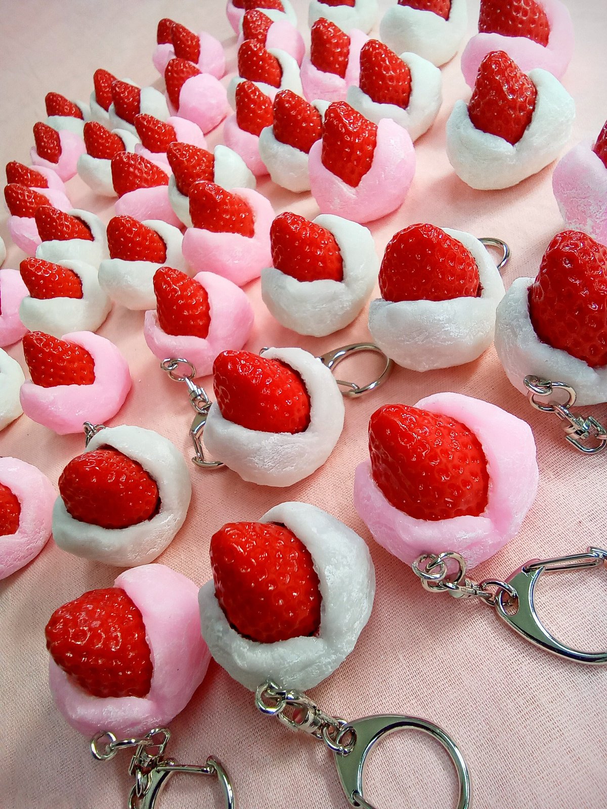 いちご大福のキーホルダー♬ 『紅白2個セット』 | odawarasample's STORE