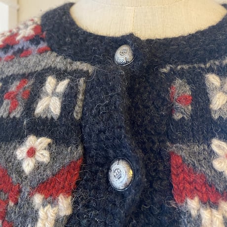 Embroidery knit cardigan