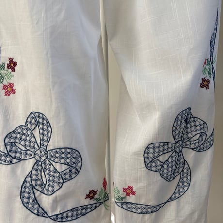 Remake: tablecloth embroidery pants