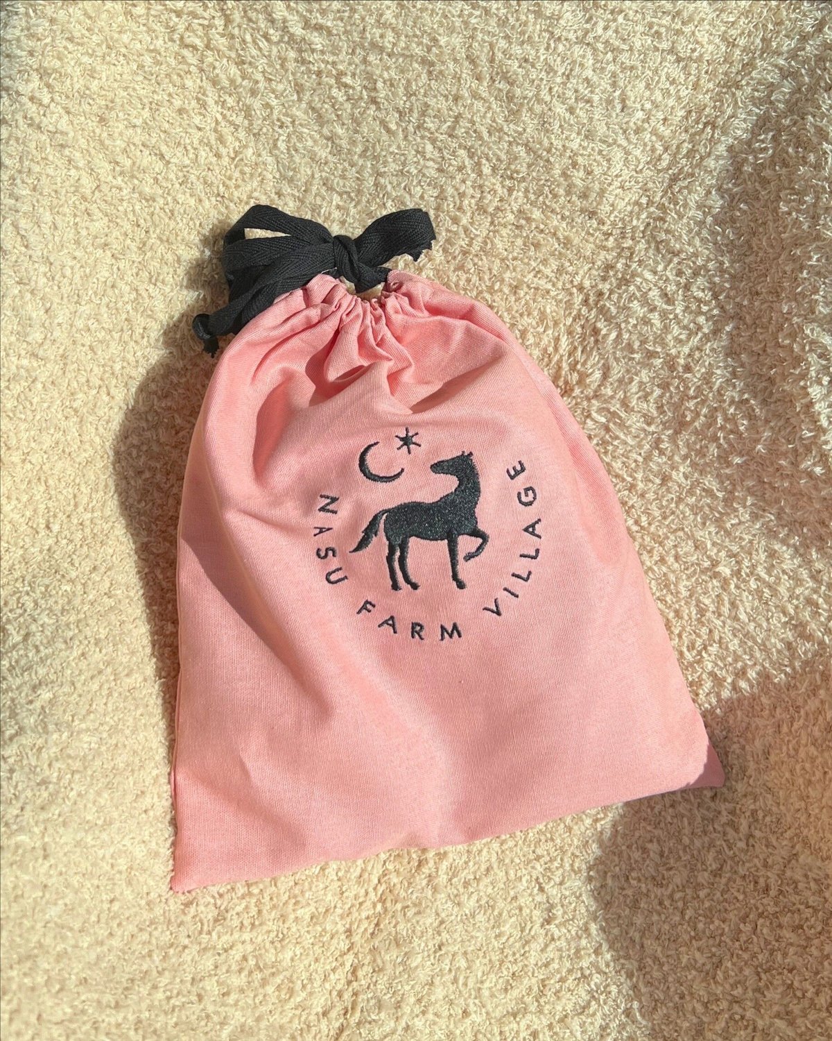 【新品未使用】NASU FARM VILLAGE オリジナルブランケット カラーロゴ巾着 | NASU FARM VILLAGE ONLINE STORE